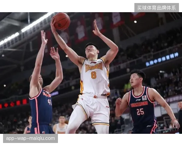 巴西队非对称阵型打出高效转换进攻，但两个失球暴露了其中后场衔接区的防守真空问题